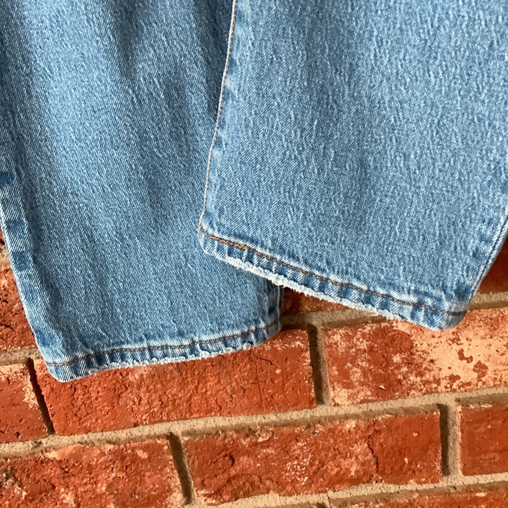 Levi’s 501 Stylish Light Blue Straight Leg Distressed Jeans - Picture 4 of 10